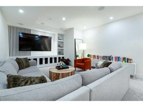 1504 4 Street Ne, Calgary, AB - Indoor Photo Showing Living Room