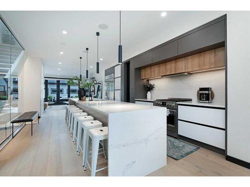 1504 4 Street Ne, Calgary, AB - Indoor Photo Showing Kitchen With Upgraded Kitchen