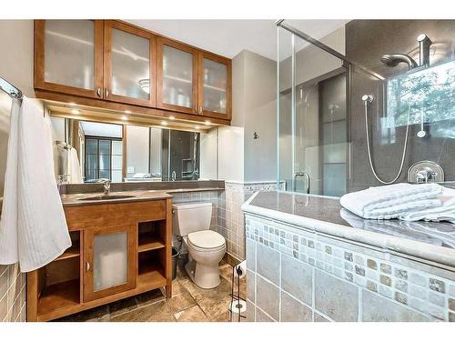 27 Deermont Place Se, Calgary, AB - Indoor Photo Showing Bathroom