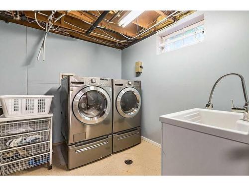 27 Deermont Place Se, Calgary, AB - Indoor Photo Showing Laundry Room