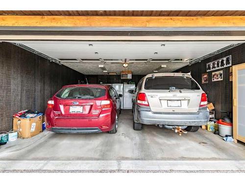 27 Deermont Place Se, Calgary, AB - Indoor Photo Showing Garage