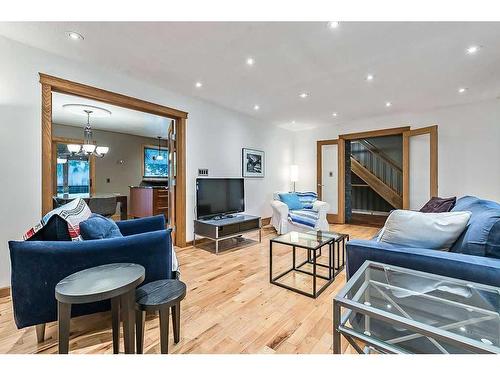 27 Deermont Place Se, Calgary, AB - Indoor Photo Showing Living Room