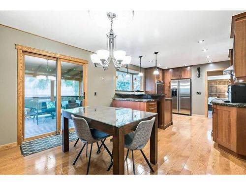 27 Deermont Place Se, Calgary, AB - Indoor Photo Showing Dining Room