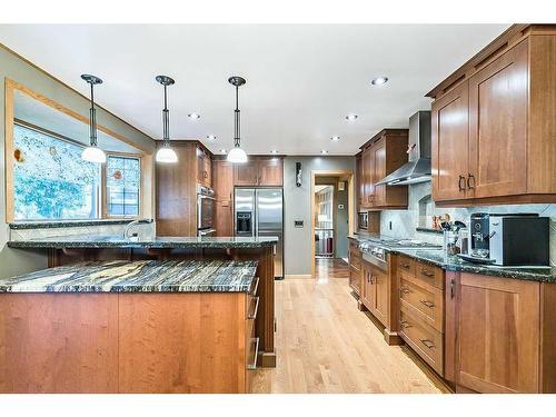 27 Deermont Place Se, Calgary, AB - Indoor Photo Showing Kitchen