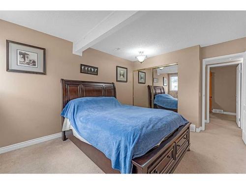 2622 Oakmoor Drive Sw, Calgary, AB - Indoor Photo Showing Bedroom