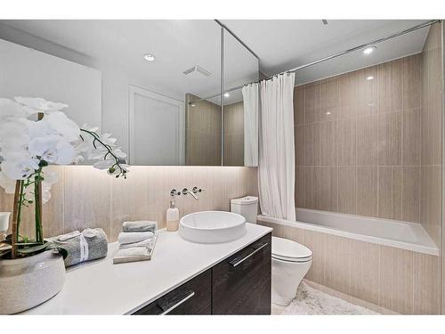 2301-901 10 Avenue Sw, Calgary, AB - Indoor Photo Showing Bathroom