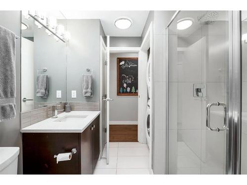 108-1720 10 Street Sw, Calgary, AB - Indoor Photo Showing Bathroom