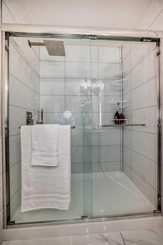 176 Templeby Drive Ne, Calgary, AB - Indoor Photo Showing Bathroom