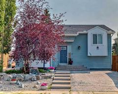 176 Templeby Drive NE Calgary, AB T1Y 5N2