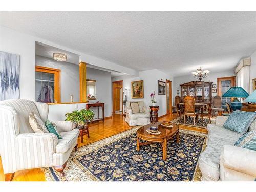 5960 Dalridge Hill Nw, Calgary, AB - Indoor Photo Showing Living Room