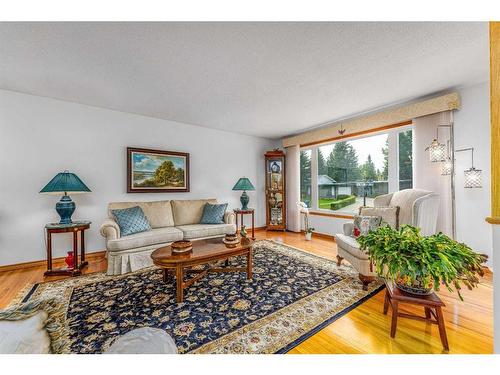 5960 Dalridge Hill Nw, Calgary, AB - Indoor Photo Showing Living Room