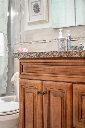 5960 Dalridge Hill Nw, Calgary, AB - Indoor Photo Showing Bathroom