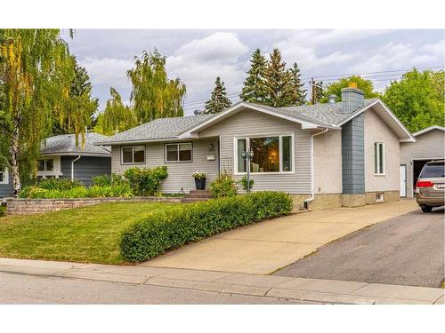 5960 Dalridge Hill Nw, Calgary, AB - Outdoor With Facade