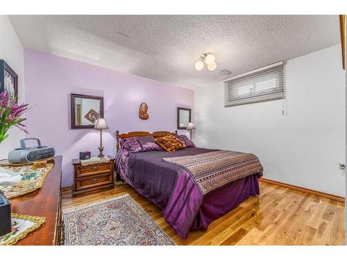 5960 Dalridge Hill Nw, Calgary, AB - Indoor Photo Showing Bedroom