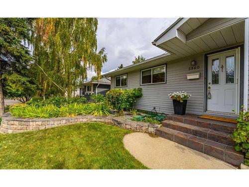 5960 Dalridge Hill Nw, Calgary, AB - Outdoor