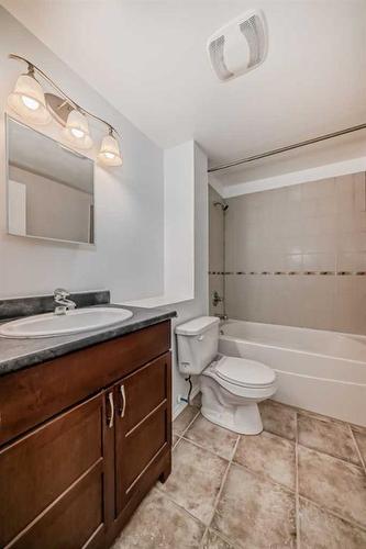 1005 New Brighton Gardens Se, Calgary, AB - Indoor Photo Showing Bathroom