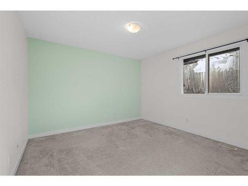 808-919 38 Street Ne, Calgary, AB - Indoor Photo Showing Other Room