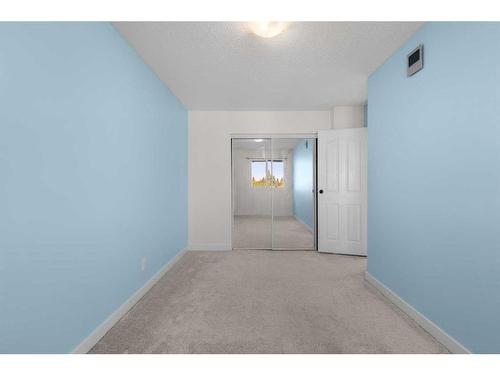 808-919 38 Street Ne, Calgary, AB - Indoor Photo Showing Other Room