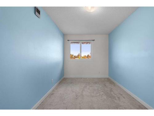 808-919 38 Street Ne, Calgary, AB - Indoor Photo Showing Other Room