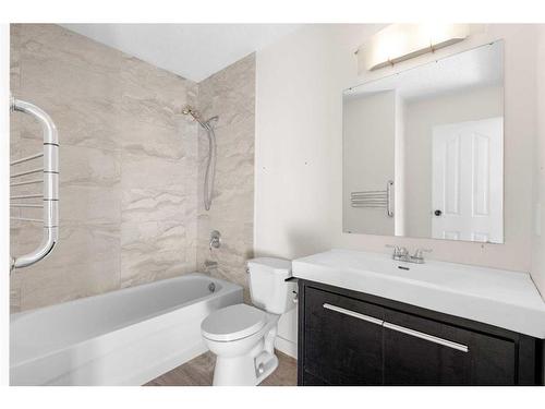 808-919 38 Street Ne, Calgary, AB - Indoor Photo Showing Bathroom