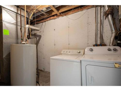 808-919 38 Street Ne, Calgary, AB - Indoor Photo Showing Laundry Room