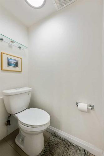 720-519 17Th Avenue Sw, Calgary, AB - Indoor Photo Showing Bathroom