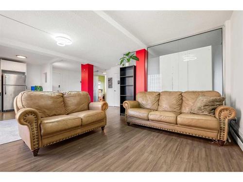 720-519 17Th Avenue Sw, Calgary, AB - Indoor Photo Showing Living Room