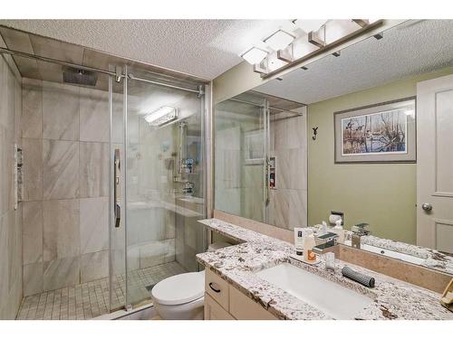 24 Christie Park Hill Sw, Calgary, AB - Indoor Photo Showing Bathroom