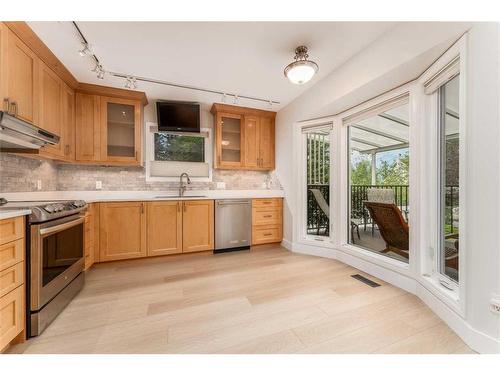 231 Grizzly Crescent, Canmore, AB - Indoor Photo Showing Kitchen