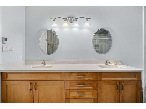 231 Grizzly Crescent, Canmore, AB - Indoor Photo Showing Bathroom