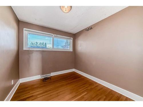 60 Springwood Drive Sw, Calgary, AB - Indoor Photo Showing Other Room