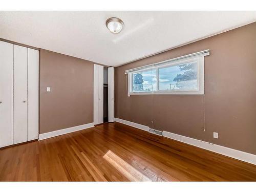 60 Springwood Drive Sw, Calgary, AB - Indoor Photo Showing Other Room