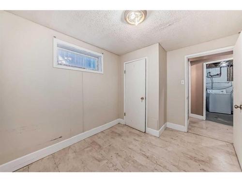 60 Springwood Drive Sw, Calgary, AB - Indoor Photo Showing Other Room