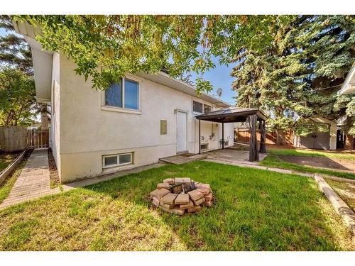 60 Springwood Drive Sw, Calgary, AB - Outdoor