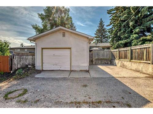 60 Springwood Drive Sw, Calgary, AB - Outdoor