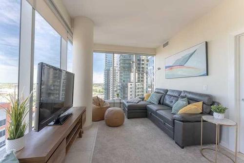 1507-211 13 Avenue Se, Calgary, AB - Indoor Photo Showing Living Room