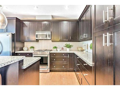 2428 7 Avenue Nw, Calgary, AB - Indoor Photo Showing Kitchen With Upgraded Kitchen