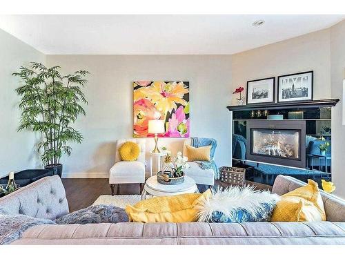 2428 7 Avenue Nw, Calgary, AB - Indoor Photo Showing Living Room With Fireplace