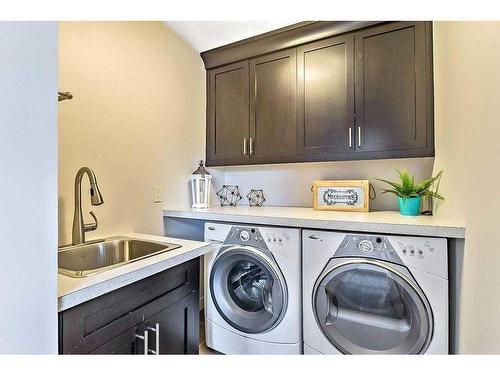 2428 7 Avenue Nw, Calgary, AB - Indoor Photo Showing Laundry Room