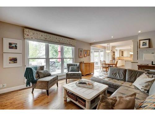 143 Parkview Green Se, Calgary, AB - Indoor Photo Showing Living Room