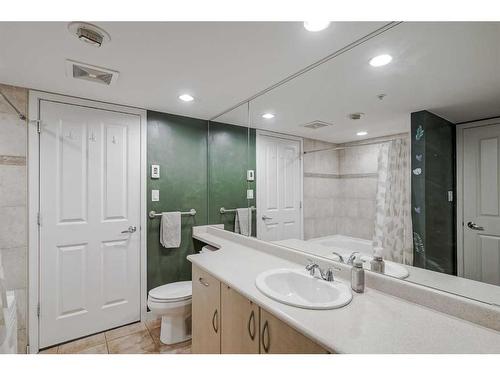 506-1108 6 Avenue Sw, Calgary, AB - Indoor Photo Showing Bathroom