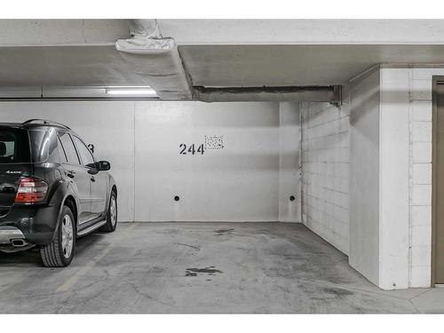 506-1108 6 Avenue Sw, Calgary, AB - Indoor Photo Showing Garage