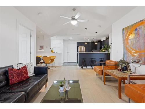 403-1408 17 Street Se, Calgary, AB - Indoor Photo Showing Living Room