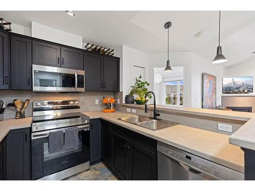 403-1408 17 Street Se, Calgary, AB - Indoor Photo Showing Kitchen With Double Sink