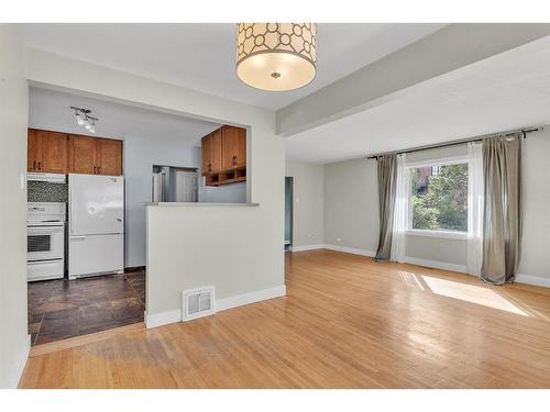 2212 29 Avenue Sw, Calgary, AB - Indoor Photo Showing Kitchen