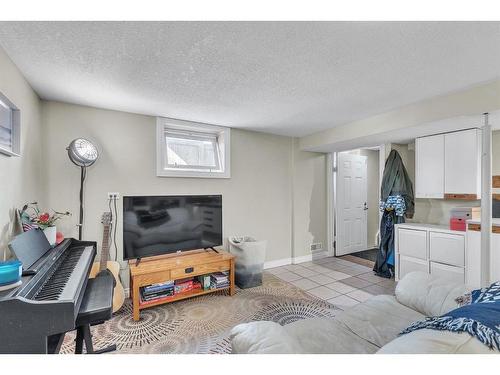 2212 29 Avenue Sw, Calgary, AB - Indoor