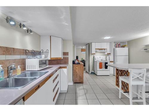 2212 29 Avenue Sw, Calgary, AB - Indoor Photo Showing Kitchen With Double Sink