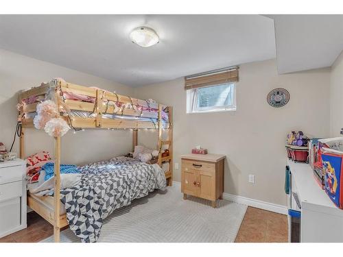 2212 29 Avenue Sw, Calgary, AB - Indoor Photo Showing Bedroom