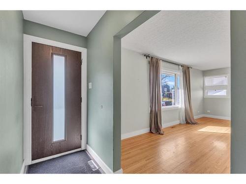 2212 29 Avenue Sw, Calgary, AB - Indoor Photo Showing Other Room