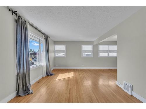 2212 29 Avenue Sw, Calgary, AB - Indoor Photo Showing Other Room